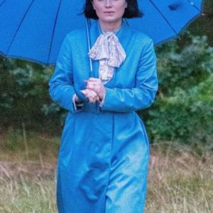 behind her eyes eve hewson blue coat