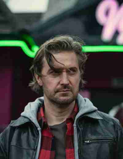 Ray Stay Close 2021 Richard Armitage Jacket