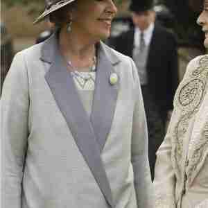Downton-Abbey-A-New-Era-Penelope-Wilton-Grey-Coat