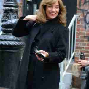 Russian Doll S02 Annie Murphy Black Coat