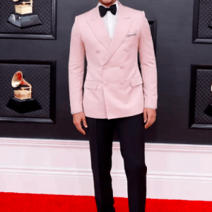 Grammy 2022 Trevor Noah Pink Blazer